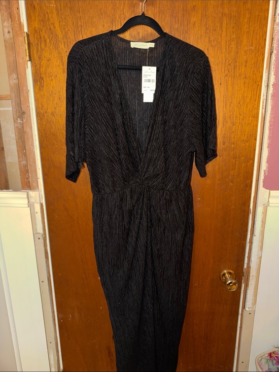 All in Favor Dresses & Skirts - All in Favor Black Textured Deep V-Neck Long Sleeve Dress